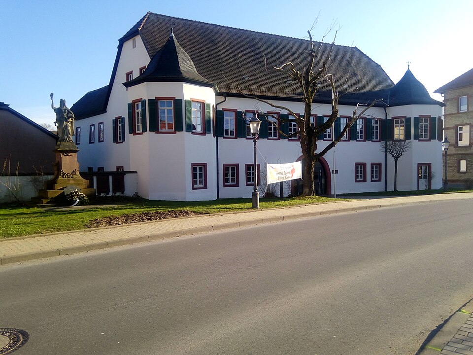 Schloss in Ahorn – Fenster-Gurus vermittelt Fachbetriebe in Ahorn