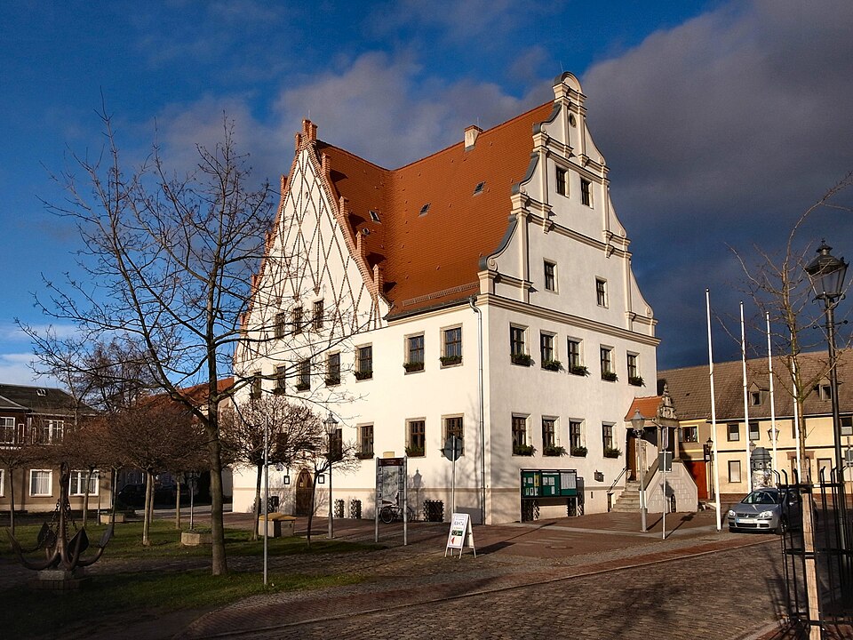 Fenster-Fachbetriebe in Aken: Rathaus,town