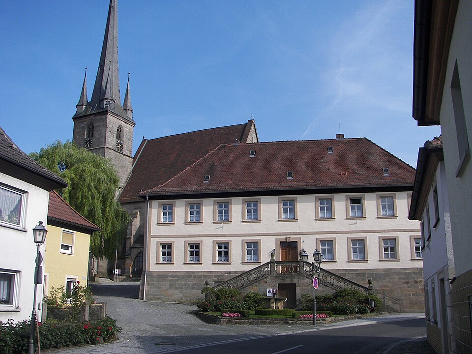 Fenster-Fachbetriebe in Altenkunstadt: Pfarrhof Kirche