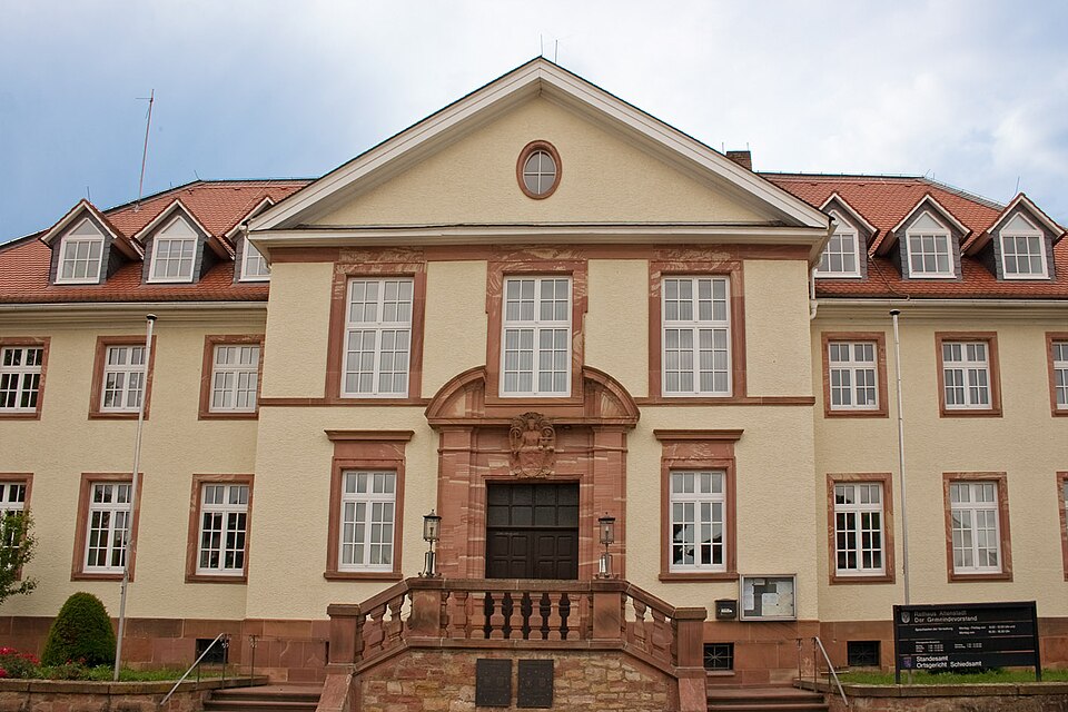 Fenster-Fachbetriebe in Altenstadt: Hessen Rathaus – Foto: Sven Teschke, Büdingen Fenster-Fachbetriebe in Altenstadt: Hessen Rathaus