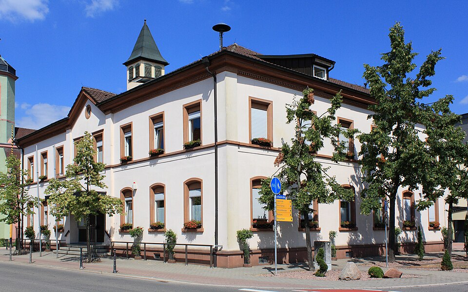 Fenster-Fachbetriebe in Altlußheim: Rathaus