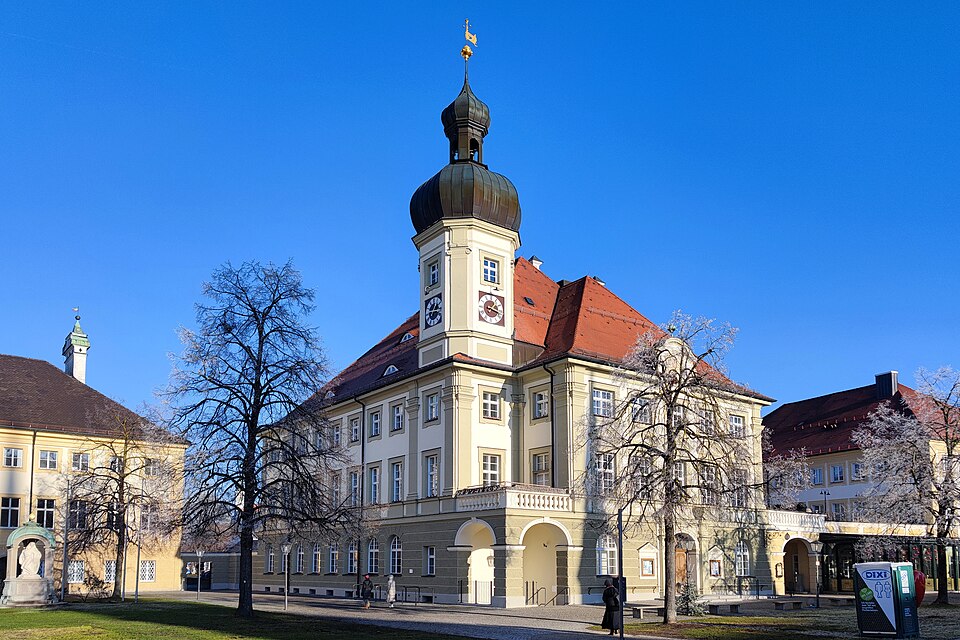 Fenster-Fachbetriebe in Altötting: Rathaus
