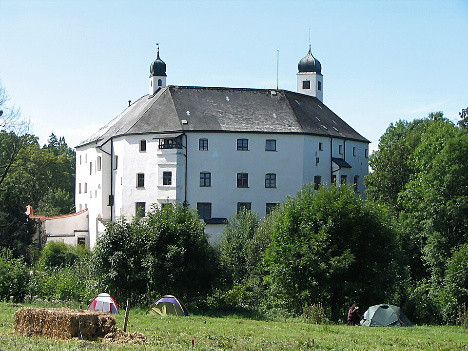 Fenster-Gurus in Amerang – Schloss (Foto: Patrick Huebgen) Schloss in Amerang – Fenster-Gurus vermittelt Fachbetriebe in Amerang