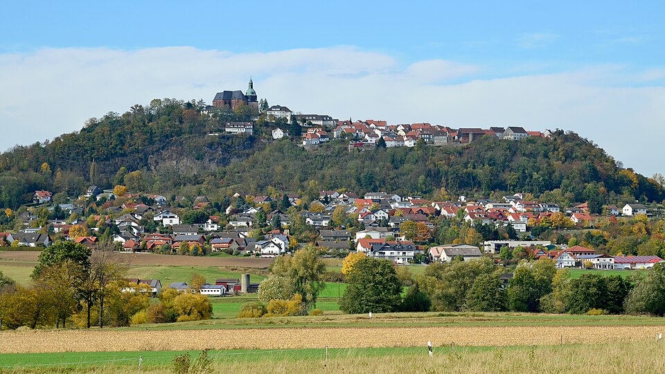 Fenster-Fachbetriebe in Amöneburg: Stadtansicht – Foto: Hydro Fenster-Fachbetriebe in Amöneburg: Stadtansicht