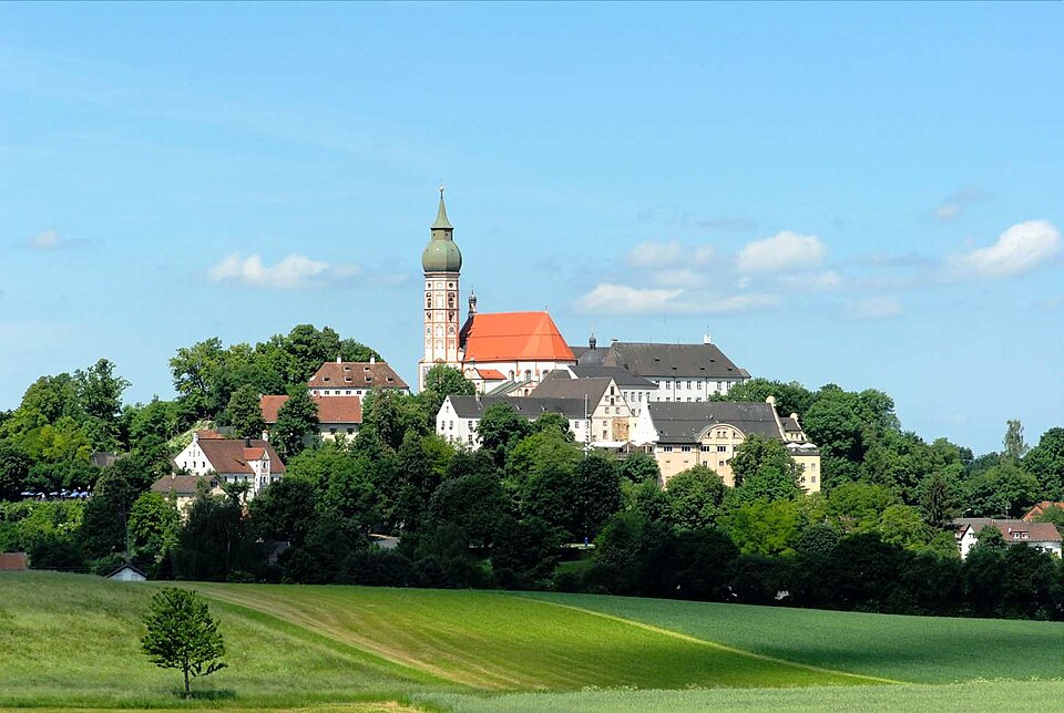 Fenster-Gurus in Andechs – Ansicht von Andechs (Foto: Bbb) Fenster-Gurus in Andechs – Ansicht von Andechs