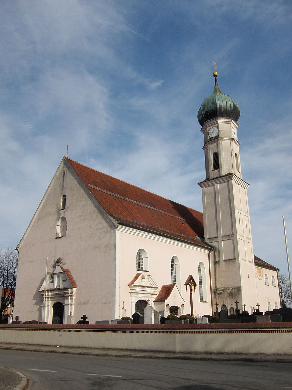Fenster-Gurus in Anzing – Pfarrkirche (Foto: AHert) Pfarrkirche in Anzing – Fenster-Gurus vermittelt Fachbetriebe in Anzing