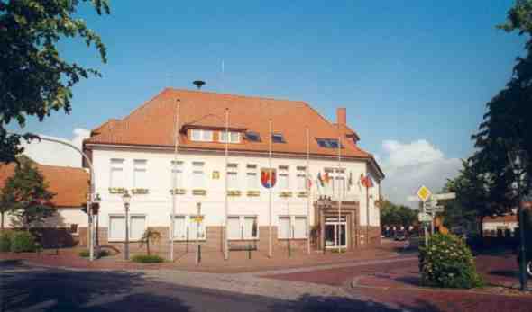 Fenster-Fachbetriebe in Apen: Rathaus – Foto: RoswithaC Fenster-Fachbetriebe in Apen: Rathaus