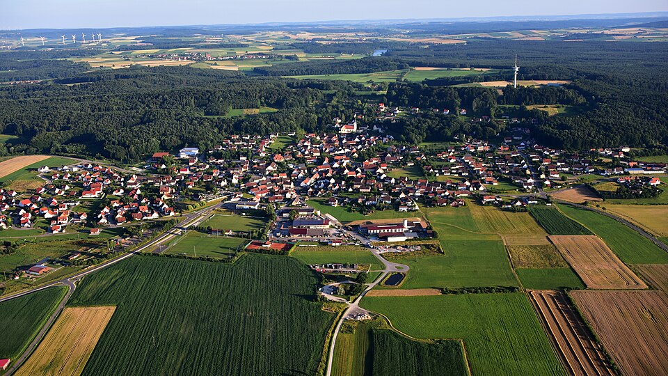 Fenster-Gurus in Arberg – Ansicht von Arberg (Foto: Wolkenkratzer) Fenster-Gurus in Arberg – Ansicht von Arberg