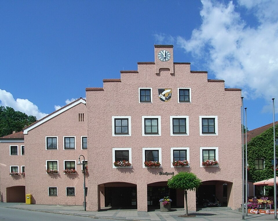 Fenster-Fachbetriebe in Arnstorf: Rathaus