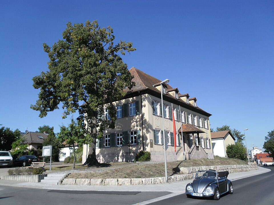 Rathaus in Aurachtal – Fenster-Gurus vermittelt Fachbetriebe in Aurachtal