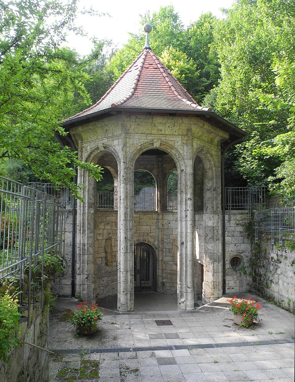 Fenster-Gurus in Bad Ditzenbach – Brunnenhaus (Foto: Franzfoto) Brunnenhaus in Bad Ditzenbach – Fenster-Gurus vermittelt Fachbetriebe in Bad Ditzenbach