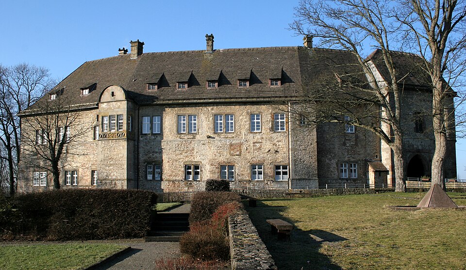 Fenster-Fachbetriebe in Bad Driburg: Burg – Foto: Linda.floren Fenster-Fachbetriebe in Bad Driburg: Burg