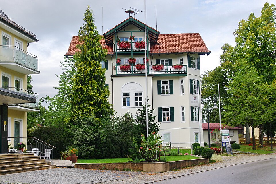 Fenster-Gurus in Bad Heilbrunn – Ansicht von Bad Heilbrunn (Foto: Bgabel) Fenster-Gurus in Bad Heilbrunn – Ansicht von Bad Heilbrunn
