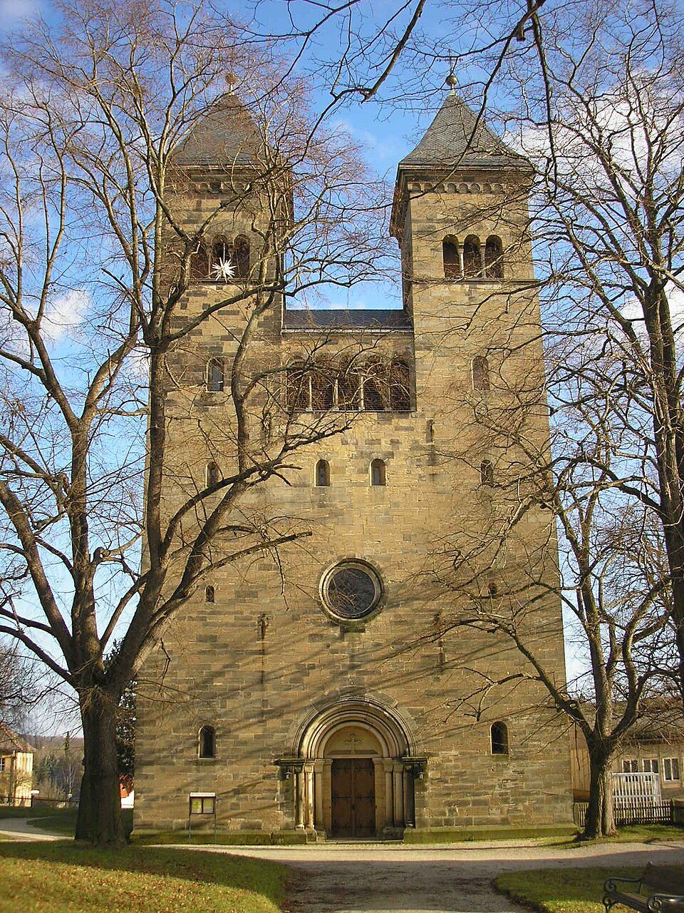 Fenster-Gurus in Bad Klosterlausnitz – Kirche (Foto: Michael Sander) Kirche in Bad Klosterlausnitz – Fenster-Gurus vermittelt Fachbetriebe in Bad Klosterlausnitz