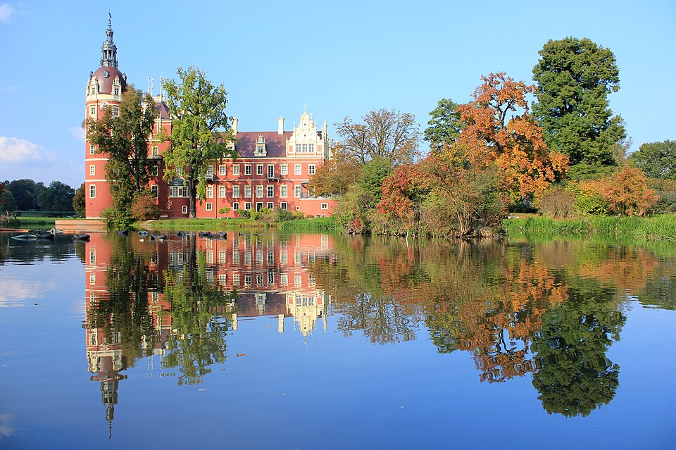 Neue Schloss in Bad Muskau / Mužakow – Fenster-Gurus vermittelt Fachbetriebe in Bad Muskau / Mužakow