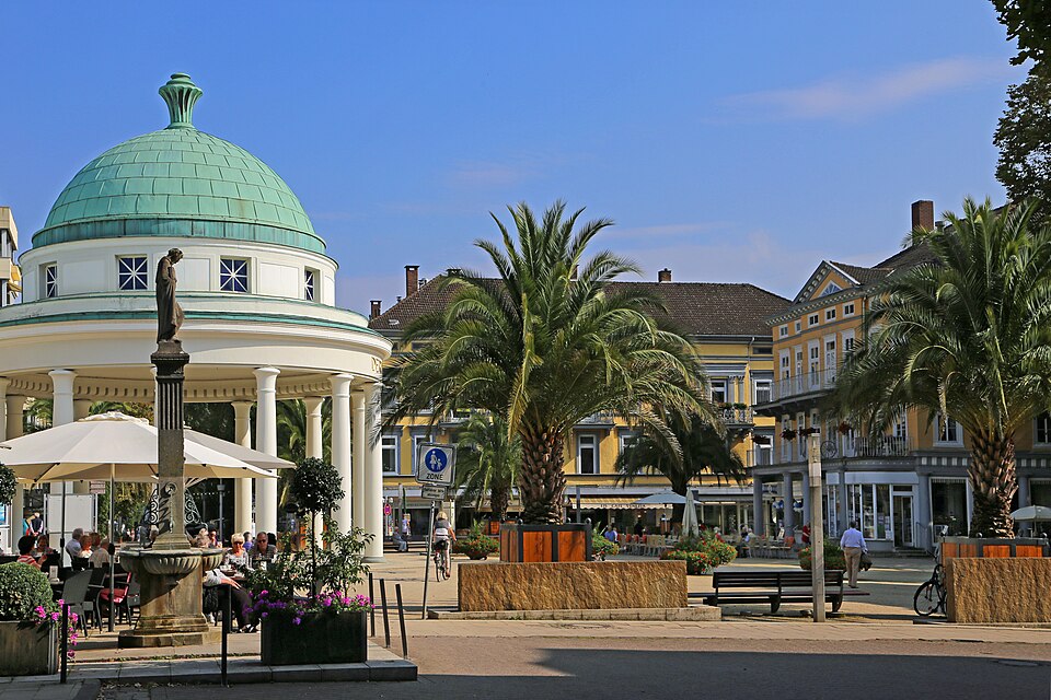 Fenster-Fachbetriebe in Bad Pyrmont: Brunnenplatz mit Brunnenhaus