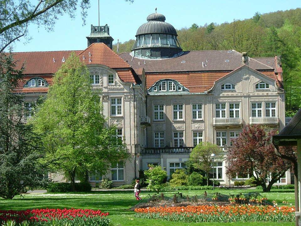 Kurhaus kurpark in Bad Salzschlirf – Fenster-Gurus vermittelt Fachbetriebe in Bad Salzschlirf
