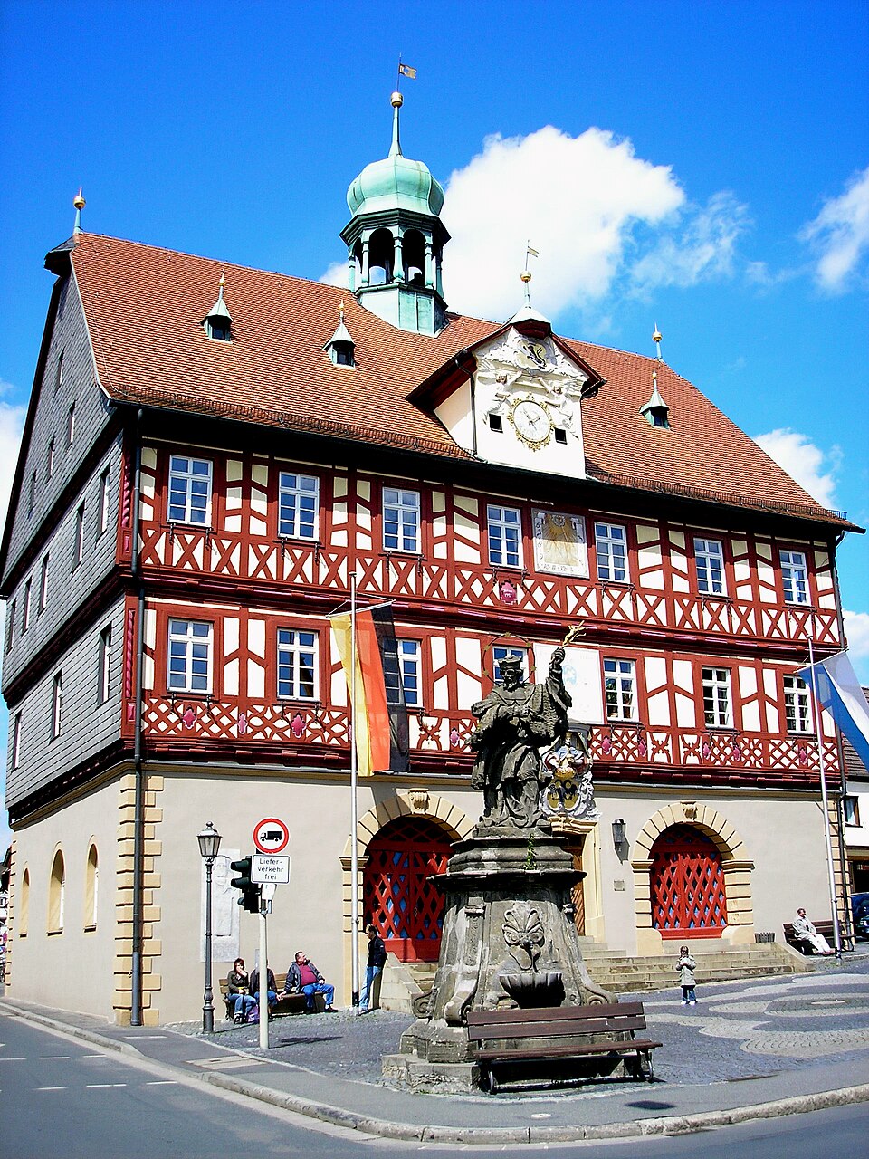 Fenster-Fachbetriebe in Bad Staffelstein: Rathaus – Foto: Michael Sander Fenster-Fachbetriebe in Bad Staffelstein: Rathaus