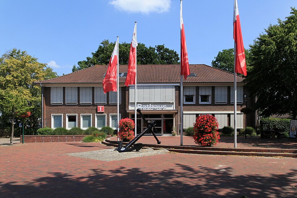 Fenster-Fachbetriebe in Barßel: Theodor-Klinker-Platz + Rathaus