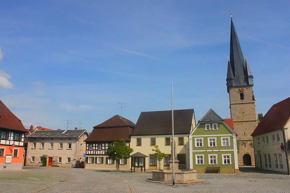 Fenster-Gurus in Baunach – Marktplatz (Foto: Benreis) Marktplatz in Baunach – Fenster-Gurus vermittelt Fachbetriebe in Baunach