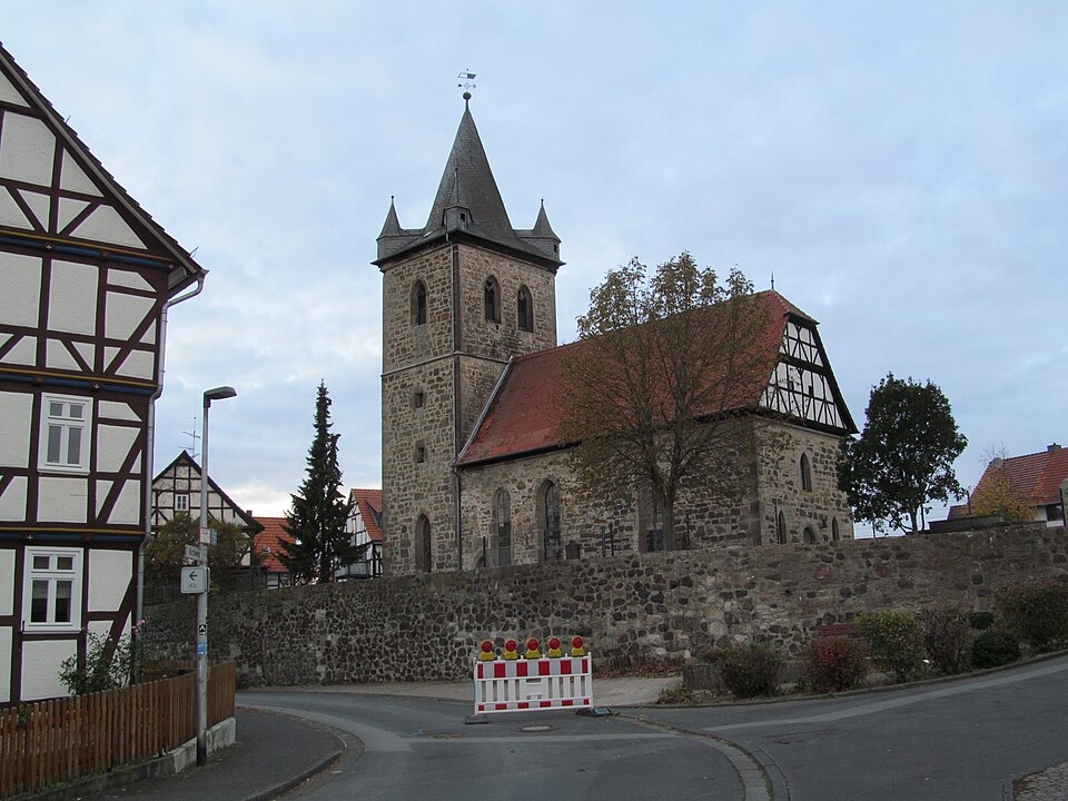 Fenster-Fachbetriebe in Baunatal: Kirche – Foto: GeorgDerReisende Fenster-Fachbetriebe in Baunatal: Kirche