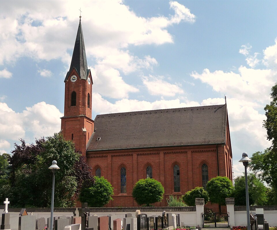 Pfarrkirche in Bayerbach b. Ergoldsbach – Fenster-Gurus vermittelt Fachbetriebe in Bayerbach b. Ergoldsbach