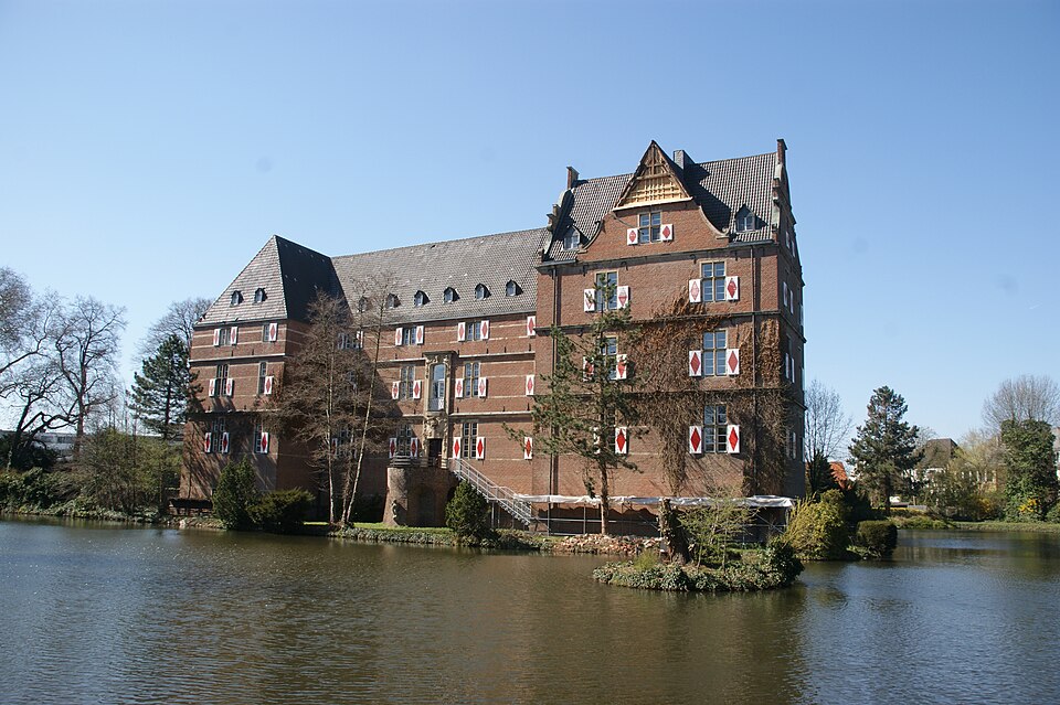 Fenster-Fachbetriebe in Bedburg: Schloss – Foto: Tohma Fenster-Fachbetriebe in Bedburg: Schloss