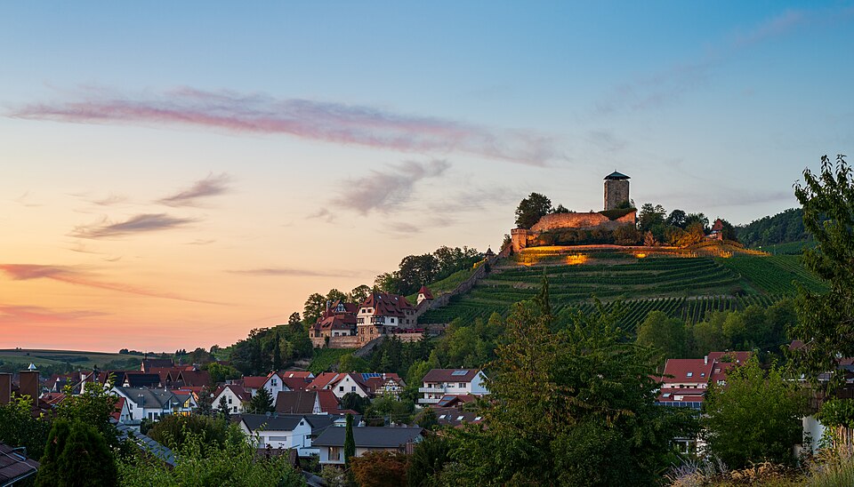 Fenster-Fachbetriebe in Beilstein: Burg Hohenbeilstein und Unteres Schloss, Ansicht vom