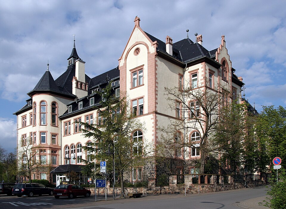 Fenster-Fachbetriebe in Bensheim: Rathaus