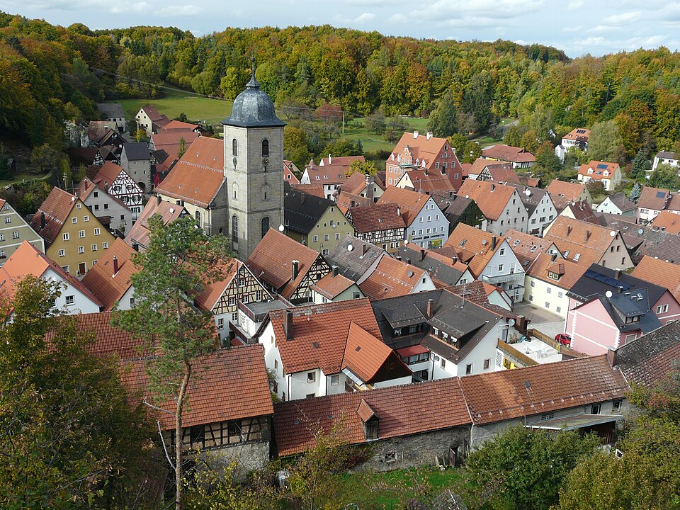 Fenster-Gurus in Betzenstein – Ansicht von Betzenstein (Foto: Mikmaq) Fenster-Gurus in Betzenstein – Ansicht von Betzenstein