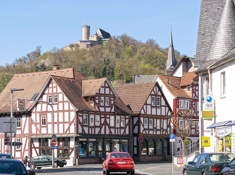 Fenster-Fachbetriebe in Biedenkopf: Mit Schloss