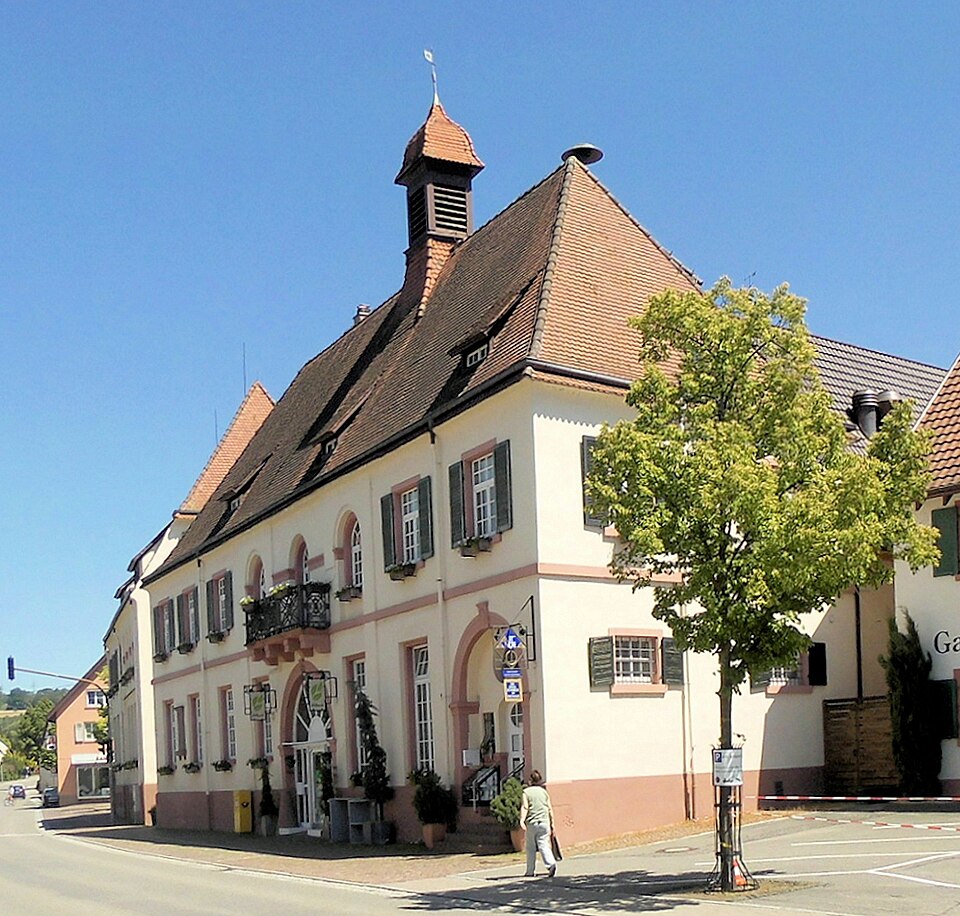Rathaus in Binzen – Fenster-Gurus vermittelt Fachbetriebe in Binzen