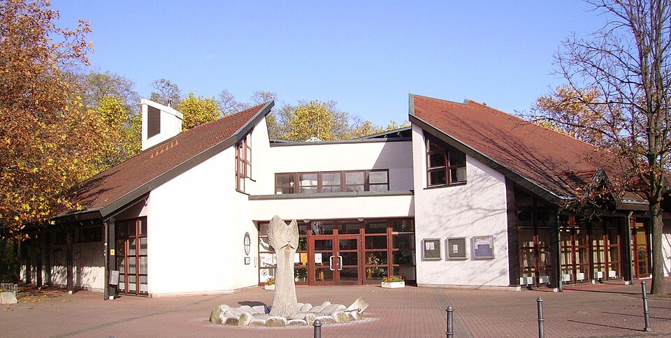 Dorfgemeinschaftshaus in Birkenheide – Fenster-Gurus vermittelt Fachbetriebe in Birkenheide