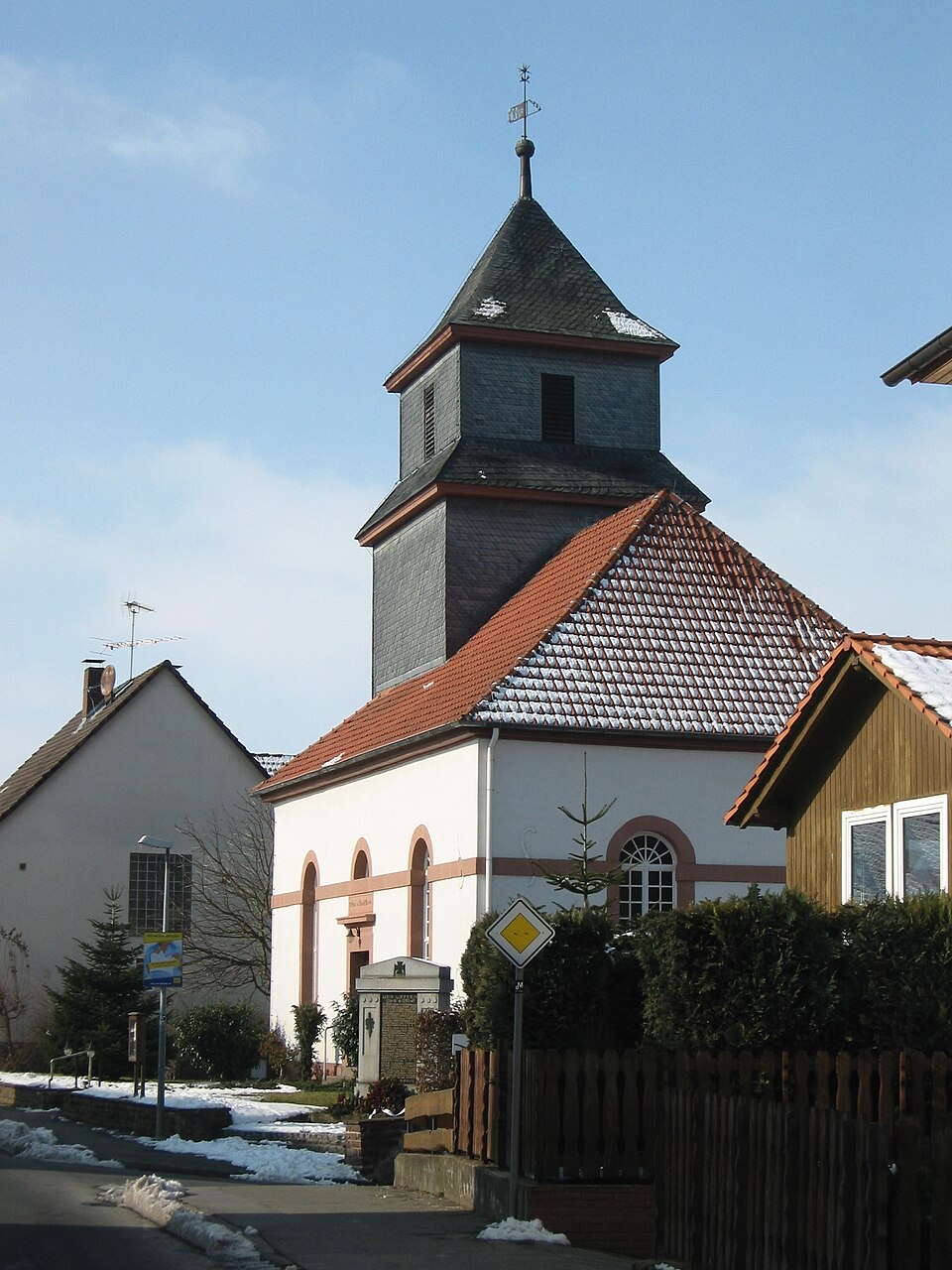 Fenster-Gurus in Breuna – Kirche (Foto: Magnus Manske) Kirche in Breuna – Fenster-Gurus vermittelt Fachbetriebe in Breuna