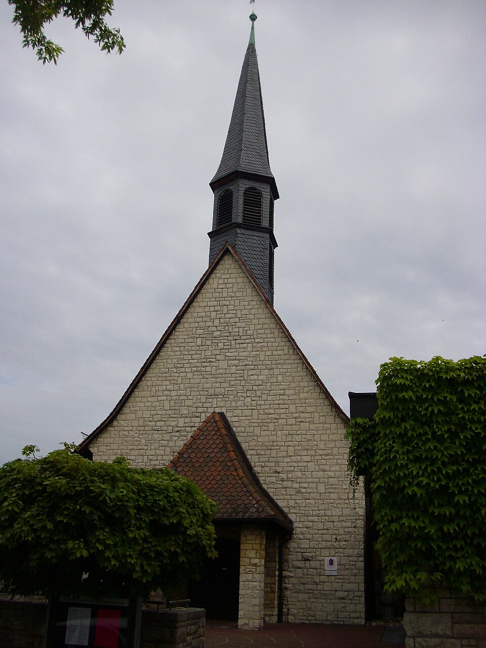 Fenster-Gurus in Bubenreuth – Lukaskirche (Foto: Aarp65) Lukaskirche in Bubenreuth – Fenster-Gurus vermittelt Fachbetriebe in Bubenreuth