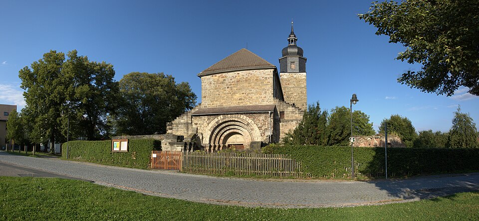 Fenster-Gurus in Bürgel – Kloster (Foto: Christoph Müller) Kloster in Bürgel – Fenster-Gurus vermittelt Fachbetriebe in Bürgel