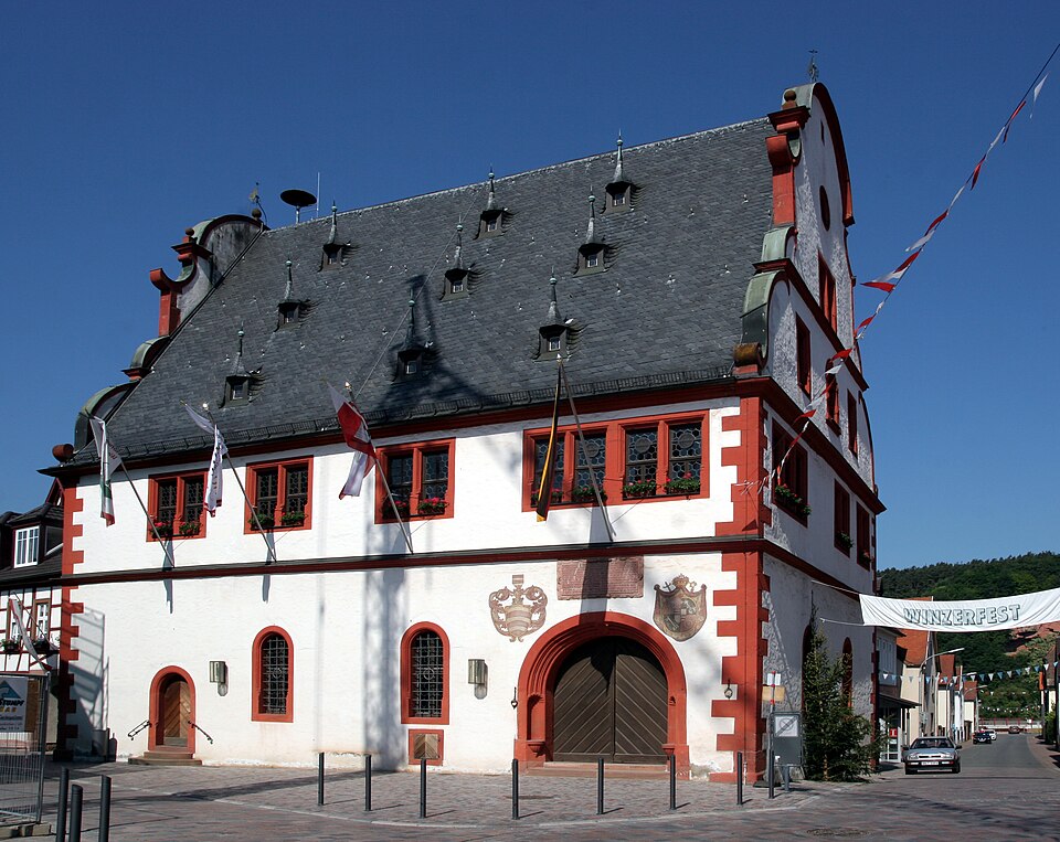 Rathaus in Bürgstadt – Fenster-Gurus vermittelt Fachbetriebe in Bürgstadt