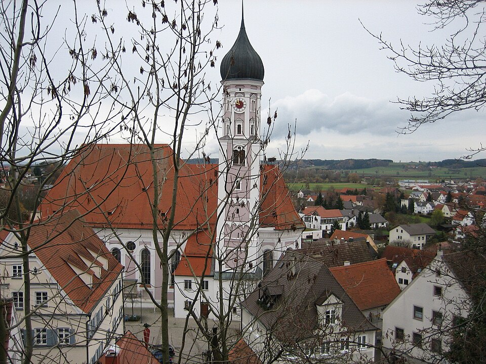 Fenster-Fachbetriebe in Burgau: Blick auf Stadtpfarrkirche