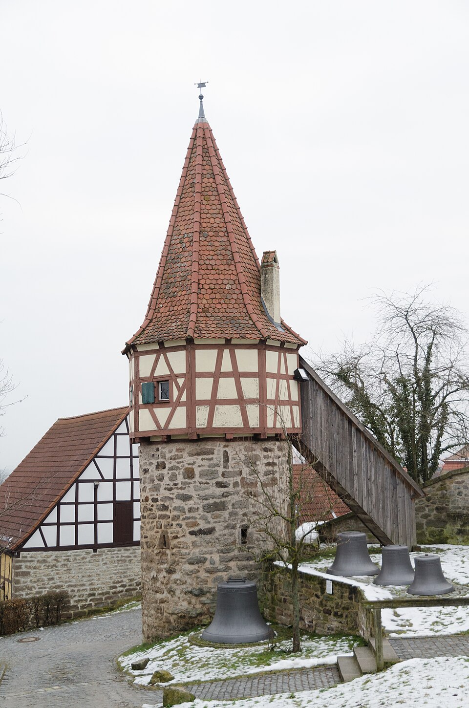 Fenster-Gurus in Burgbernheim – Seilersturm (Foto: Tilman2007) Seilersturm in Burgbernheim – Fenster-Gurus vermittelt Fachbetriebe in Burgbernheim