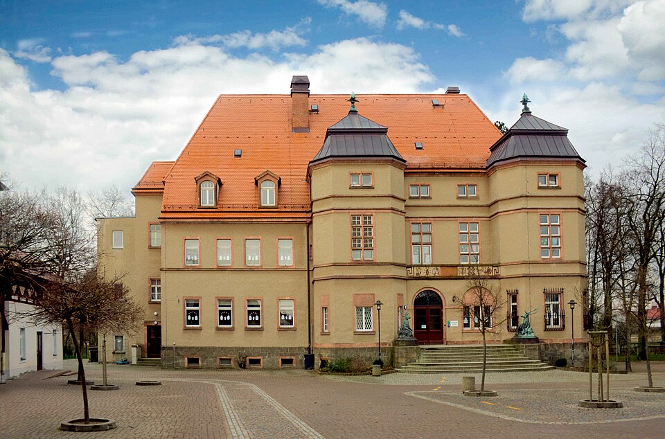 Fenster-Gurus in Cavertitz – Schloss (Foto: Radler59) Schloss in Cavertitz – Fenster-Gurus vermittelt Fachbetriebe in Cavertitz