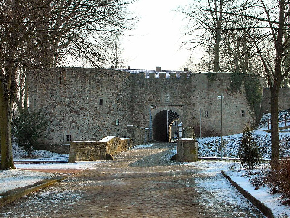 Fenster-Fachbetriebe in Coppenbrügge: Burg