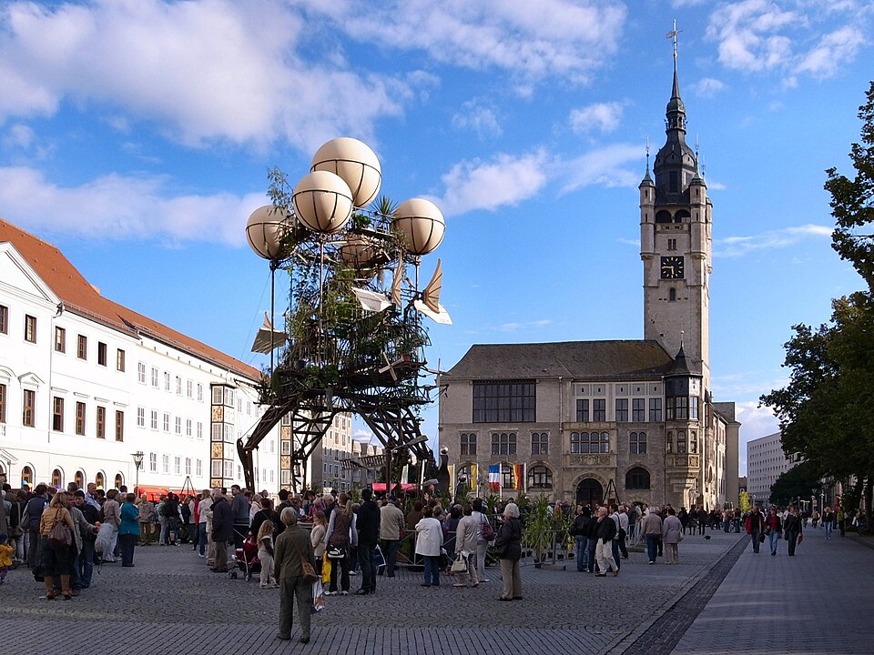 Fenster-Fachbetriebe in Dessau-Roßlau: Farbfest Grün,Landung der Aeroflorale II auf dem Marktplatz