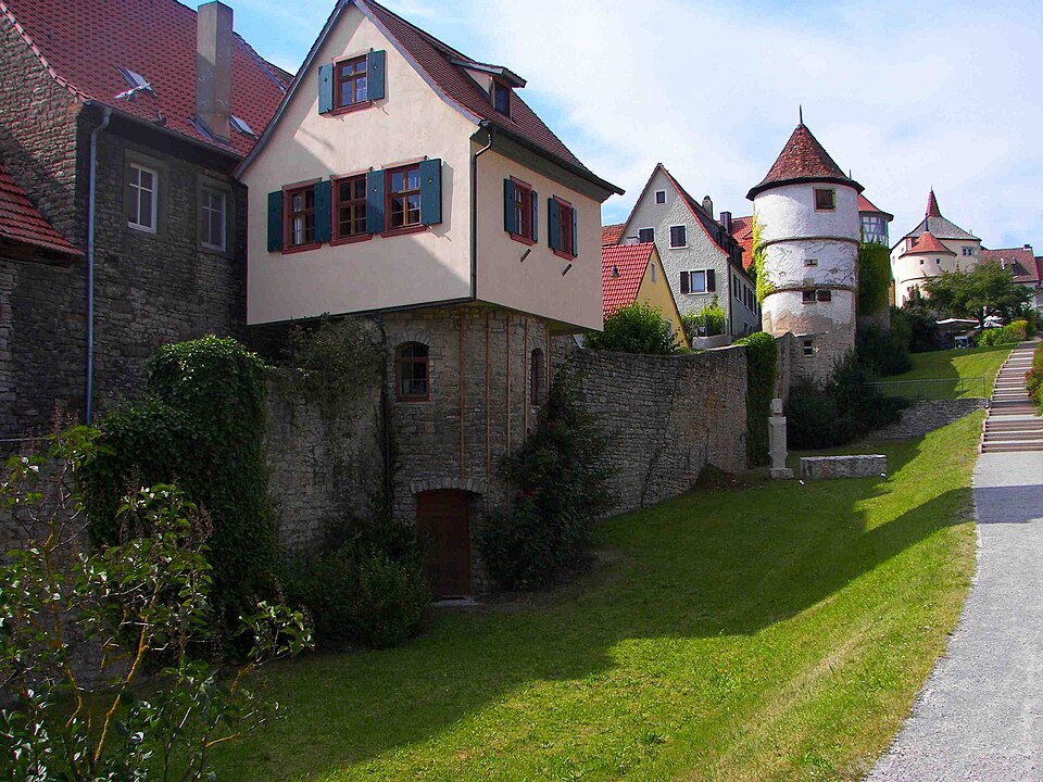 Fenster-Fachbetriebe in Dettelbach: Stadtmauer – Foto: Benreis Fenster-Fachbetriebe in Dettelbach: Stadtmauer