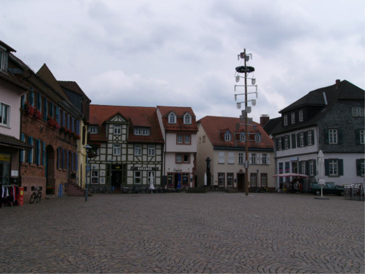 Fenster-Fachbetriebe in Dieburg: Marktplatz – Foto: Wikimedia-Autor Fenster-Fachbetriebe in Dieburg: Marktplatz