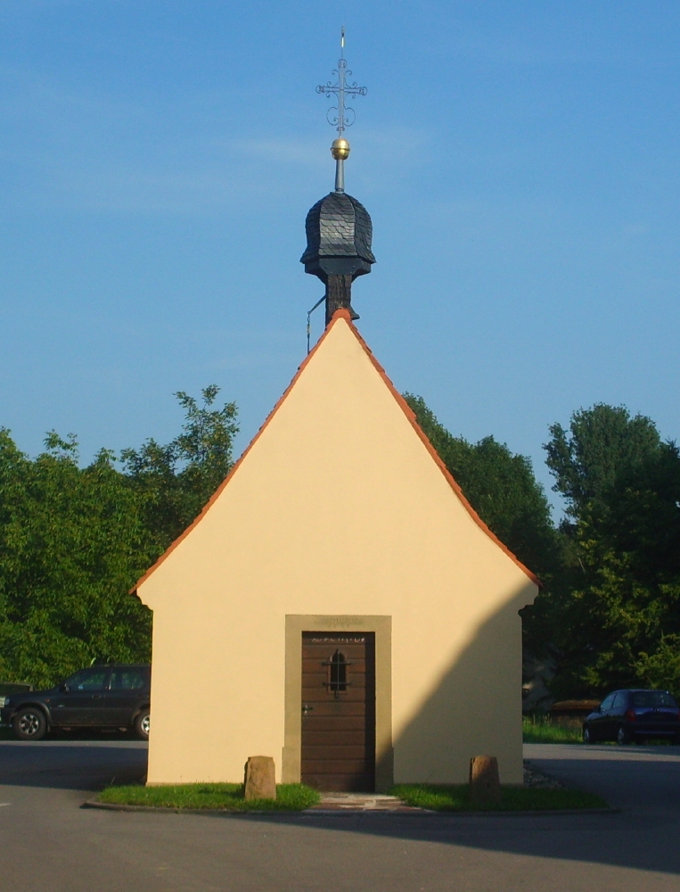 Fenster-Fachbetriebe in Dielheim: Oberhof Kapelle – Foto: Pitichinaccio Fenster-Fachbetriebe in Dielheim: Oberhof Kapelle