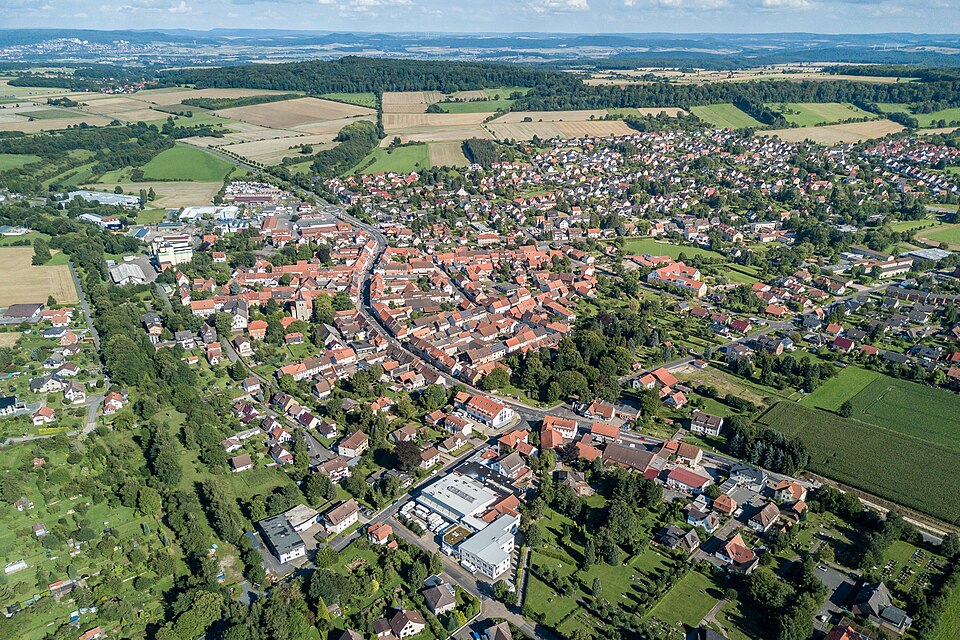 Fenster-Gurus in Dransfeld – Ansicht von Dransfeld (Foto: DL6RX) Fenster-Gurus in Dransfeld – Ansicht von Dransfeld