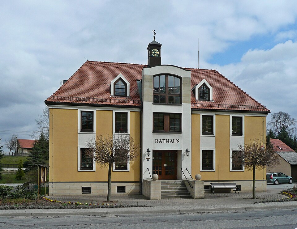 Fenster-Gurus in Dürrröhrsdorf-Dittersbach – Rathaus (Foto: Norbert Kaiser) Rathaus in Dürrröhrsdorf-Dittersbach – Fenster-Gurus vermittelt Fachbetriebe in Dürrröhrsdorf-Dittersbach