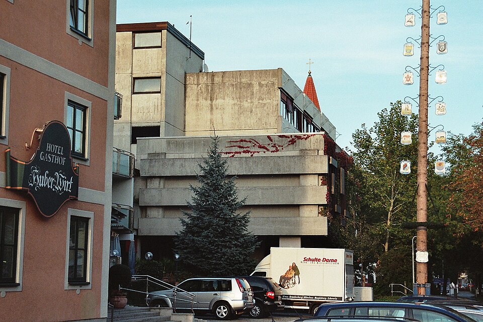 Fenster-Fachbetriebe in Eching: Rathaus – Foto: Dguendel Fenster-Fachbetriebe in Eching: Rathaus