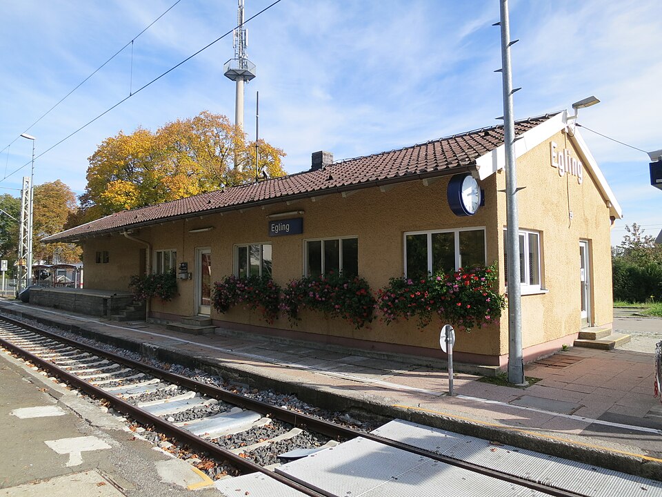 Fenster-Gurus in Egling a. d. Paar – Bahnhof (Foto: Flummi-2011) Bahnhof in Egling a. d. Paar – Fenster-Gurus vermittelt Fachbetriebe in Egling a. d. Paar