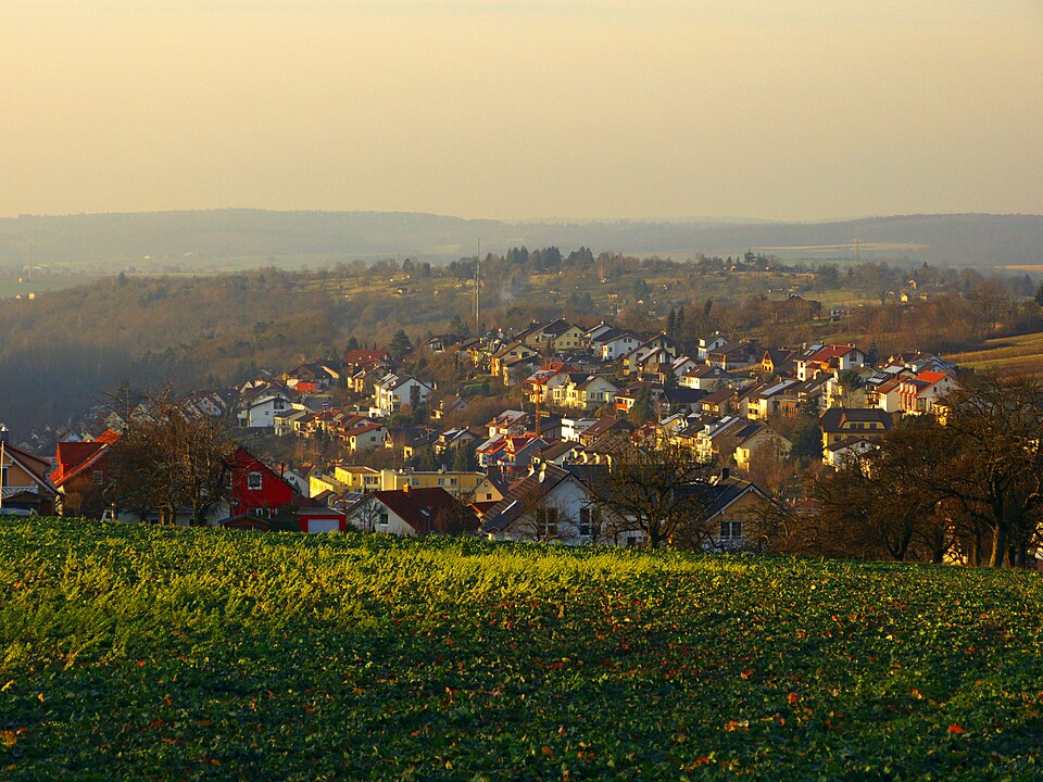 Fenster-Gurus in Eisingen – Ansicht von Eisingen (Foto: Dg-505) Fenster-Gurus in Eisingen – Ansicht von Eisingen